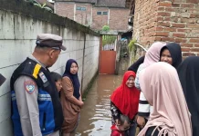 Saluran Irigasi Meluap Rumah Warga Lebak Jaya Terendam Banjir