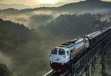 Nikmatnya Kereta Api: Duduk Santai, Ngobrol, Nikmati Pemandangan