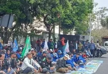 Buruh Bandung Barat Desak Pemerintah Kaji Ulang PP 28/2024 dan Hentikan PHK