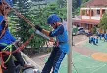 Tagana Kabupaten Tasikmalaya Edukasi Siswa Teknik Menuruni Struktur Vertikal