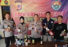 Polisi Amankan Tiga Orang Bersama Ribuan Botol Miras Ilegal di Ciamis