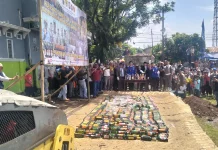 Ribuan Botol Miras di Musnahkan pada HUT Satpol PP dan Damkar