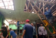 Hujan Deras, Rumah Warga di Malangbong Garut Ambruk