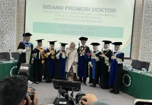 Semangat Belajar tanpa Batas, Dr. Asih Handayanti Raih Gelar Doktor di Usia 60 Tahun