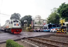 Tingkatkan Keselamatan di Perlintasan Kereta, KAI Perkuat Sinergi