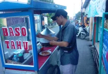 Era Digital, Penjual Siomay Kiaraenyeh Buka Transaksi E-Money