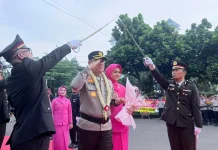 Diiringi Pedang Pora, Dedi Supriyadi Siap Jalani Tugas Kapolrestabes Bandung