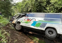 Bus Marita Alami Rem Blong Tabrak Truk