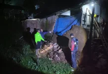 Hujan Deras, Rumah Warga di Banjarwangi Garut Roboh