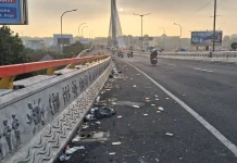 DLH Kota Bandung Temukan Tumpukan Botol dan Bekas Flare di Jalur Konvoi Persib