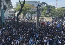 Pawai Juara Persib Bandung Disambut Lautan Bobotoh