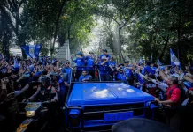 Lautan Bobotoh Padati Bandung, Konvoi Juara Persib Berlangsung Meriah