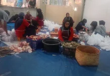 Warga RW 16 Leuwigajah Salurkan Daging Kurban untuk Ratusan Kepala Keluarga