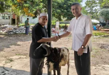 Kodim Subang, Serahkan Bantuan Hewan Kurban Domba Kepada DKM Mesjid  Nurul Firdaus