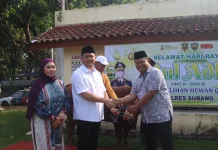 Polres Subang Salurkan Hewan Kurban 12 Ekor Sapi dan 10 Ekor Domba
