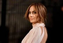 Jennifer Lopez Puji Chemistry dengan Brett Goldstein