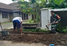 Babinsa Koramil 0512/Cijambe Gelar Karya Bakti Bersama Warga Bangun TPT
