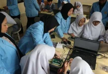 Fakultas Teknik Unisba Dorong Literasi Digital Siswa Melalui Pelatihan IoT