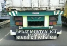 Tulisan Nyeleneh di Belakang Truk, Hiburan Jalanan yang Penuh Cerita Kehidupan