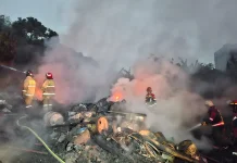 Gudang Rongsok di Margaasih Ludes Terbakar, Damkar Cimahi Sigap Padamkan Api