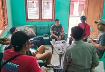 Babinsa Koramil Ciasem Ajak Warga Jaga Kondusifitas Keamanan Lingkungan