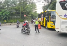 Satlantas Polres Cimahi Terapkan One Way saat Kemacetan Kawasan Wisata Lembang