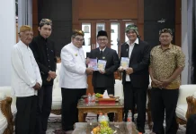 Bertemu Sultan Kacirebonan, Diky Candra : Tertarik Filosofi “Pencak Silat Payung”