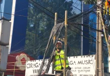 Walikota Bandung Lakukan Pemotongan Kabel Udara yang Sudah Siap