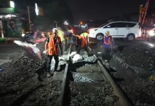 Kereta Api Berhenti Sesaat di Cianjur Pasca Gempa