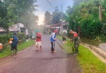 Babinsa Desa Cisaat, Pimpin Karya Bakti, Jalan Protokol Aman Dilalui