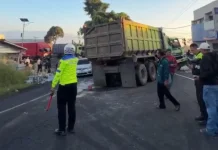 Laka Lantas, Dua Truk "Adu Banteng" Sopir Alami Luka