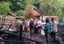 Diduga Korsleting Listrik Rumah Warga Hangus Terbakar