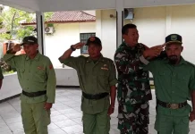Babinsa Koramil Pagaden, Latih Linmas Desa Kosambi, guna Memperkuat Kemanan Desa