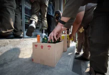 Satpol PP Bandung Segel Empat Kios Penjual Miras Ilegal
