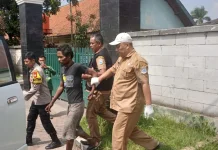 ODGJ Tidur di Rel Kereta Api Berhasil Dievakuasi Polsek Cimahi