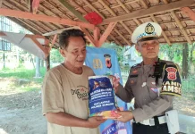 Sambut HUT Bhayangkara, Satlantas Polres Subang Berbagi Sembako ke Driver Ojol