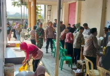 Sinergitas TNI-POLRI dan Pemdes Gempolsari, Terlihat saat Penyaluran BLT DD