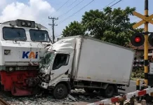 Sayangi Nyawa Anda,Utamakan Keselamatan di Rel Kereta