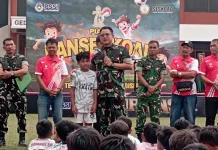 Komandan SESKOAD Berikan Beasiswa Kepada Pemain Terbaik