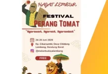 Tradisi Unik Perang Tomat di Cikareumbi Lembang