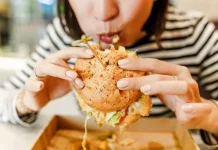 Cara Mengunyah Makanan yang Benar untuk Menjaga Kesehatan Pencernaan