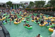 Libur Sekolah, TeeJay Waterpark Dipadati Pengunjung
