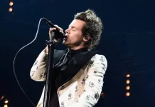 Harry Styles Tumbang di Atas Panggung saat Konser di London