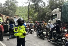Truk Terguling, Jalur Bandung-Garut Alami Kemacetan
