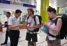 Wisatawan Mancanegara Nikmati Perjalanan Lintas Kota Berkereta Api