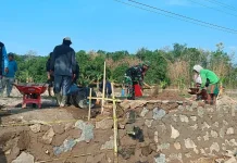 Babinsa Koramil Pagaden Jadi Motor Penggerak Pembangunan TPT di Desa Wanasari
