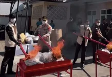 Kejari Cimahi Musnahkan Barang Bukti Perkara Berkekuatan Hukum Tetap