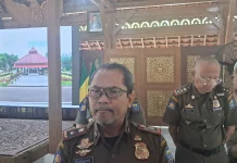 Satpol PP Bandung Tertibkan 19 Reklame Bando di Belasan Jalur Beautifikasi