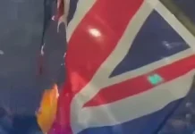 Suporter Argentina Salah Sasaran Bakar Bendera Britania Raya