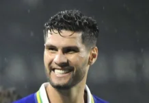 Julio Cesar Bertahan, Persib Perkuat Lini Belakang Semusim Lagi